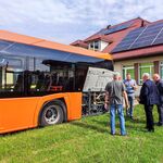 Nowy autobus szkolny w Gminie Poświętne_przekazanie (5).jpg