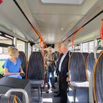 Nowy autobus szkolny w Gminie Poświętne_przekazanie (2).jpg